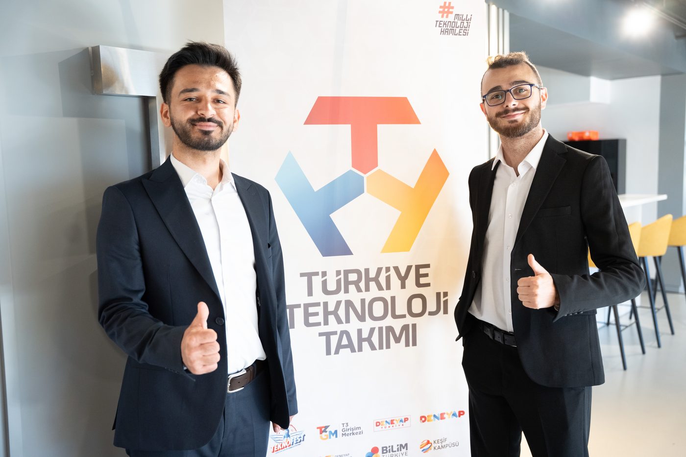 Coreva ekibi Türkiye Teknoloji Takımı panosu önünde